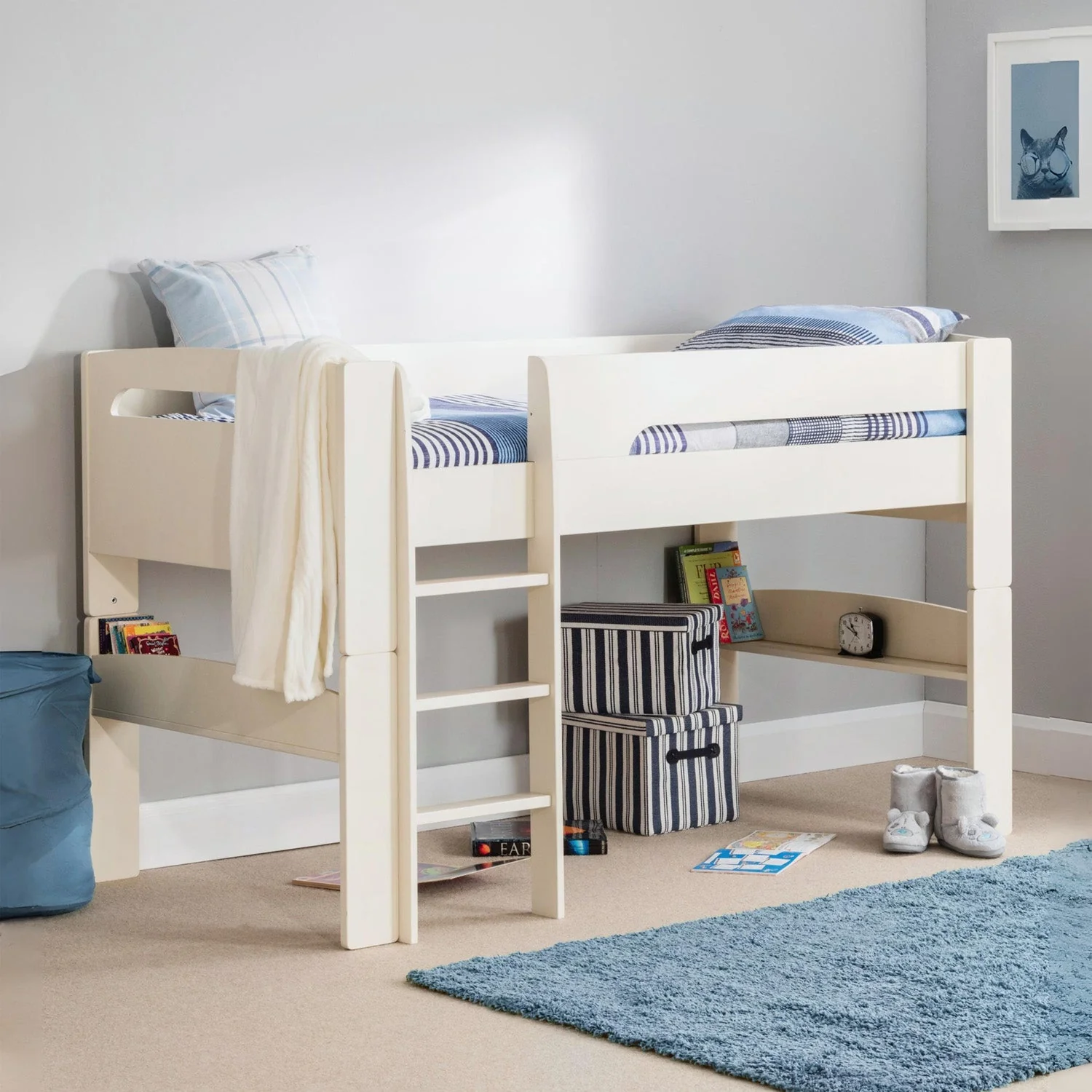 Puna Midsleeper Stone Bed Stone White